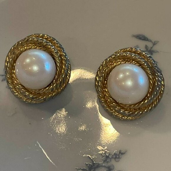 VTG 60s HTF Signed Kenneth Lane Classic Twisted Rope Faux Pearl Clip Earrings - Picture 7 of 10
